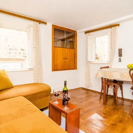 Jozomare Guest house
